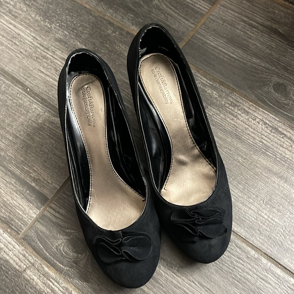 Croft & Barrow Sole(sense)ability heels. Faux Suede with Flower Embellish toe. - Picture 7 of 7